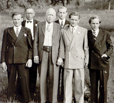 Juli 1954: Emil Mundt und Söhne (v.l.nr. Karl, Max, Emil (Vater), Heini, Siegfried, Eitel)